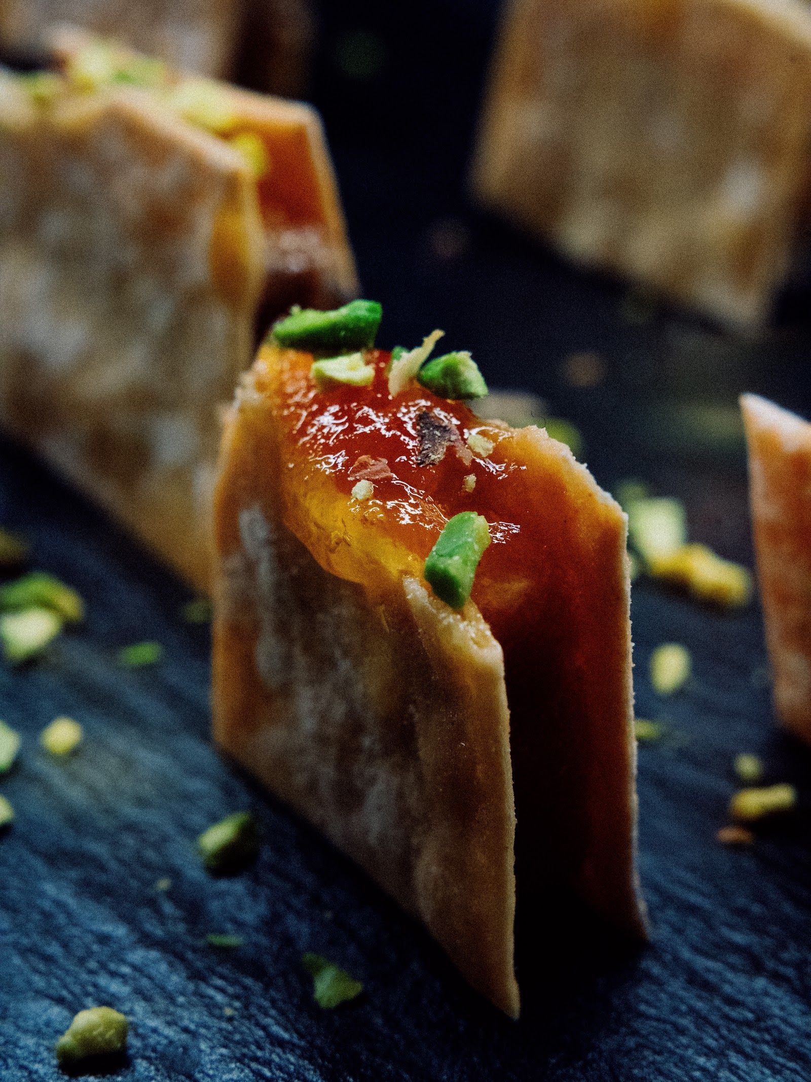 Coca fina de mermelada y pistacho — Masa crujiente, mermelada artesana y pistacho de Bronte.
